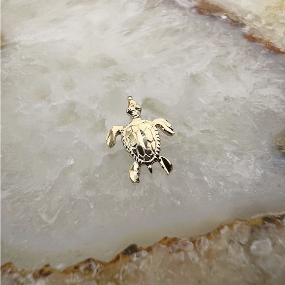 14k Solid Yellow Gold Sea Turtle Charm Pendant (Charm only-chain not included) - Picture 4 of 4